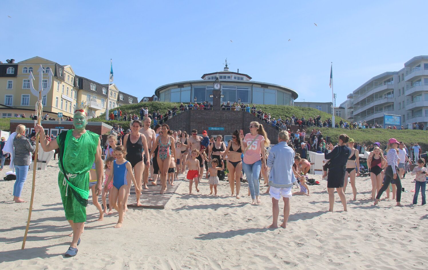 19.05.2025 Anbaden der Kurverwaltung auf Wangerooge