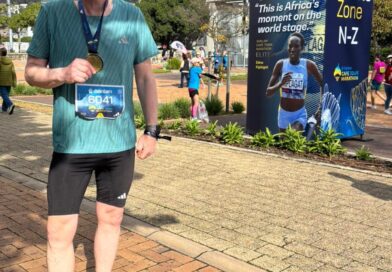 11.06.2026 Wangerooges Apotheker Jörg Spillner läuft Cape Town Marathon – mit acht Major Marathonläufe gehört Spillner nun zu den weltweit 1994 Athleten in der Eight Star Hall of Fame 11.06.2026 Wangerooges Apotheker Jörg Spillner läuft Cape Town Marathon – mit acht Major Marathonläufe gehört Spillner nun zu den weltweit 1994 Athleten in der Eight Star Hall of Fame