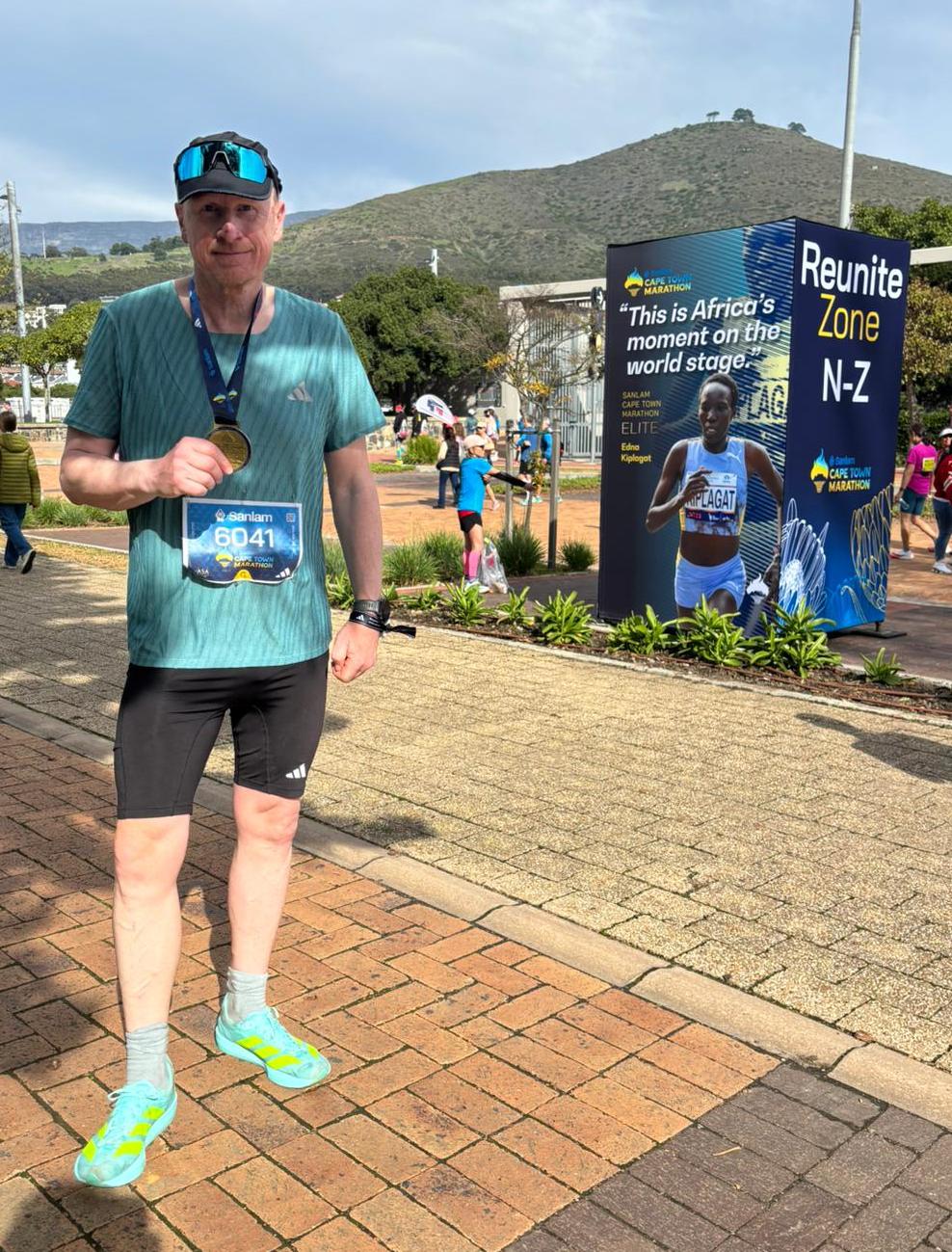 11.06.2026 Wangerooges Apotheker Jörg Spillner läuft Cape Town Marathon – mit acht Major Marathonläufe gehört Spillner nun zu den weltweit 1994 Athleten in der Eight Star Hall of Fame 11.06.2026 Wangerooges Apotheker Jörg Spillner läuft Cape Town Marathon – mit acht Major Marathonläufe gehört Spillner nun zu den weltweit 1994 Athleten in der Eight Star Hall of Fame